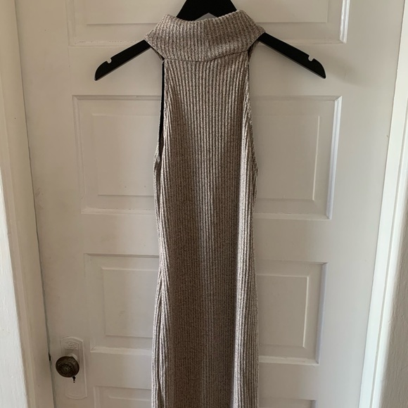 Selling this super cute Urban Outfitters dress! Only tried on and never worn - Picture 1 of 3